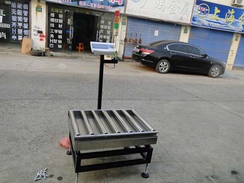 定制200公斤ios买球app推荐
 输送不锈钢滚筒台秤厂家